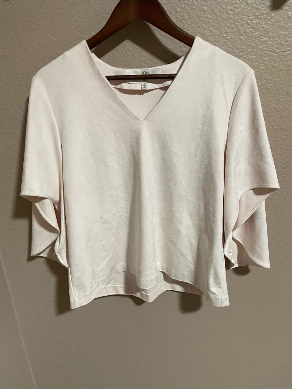 Anna Cate Women's V-Neck Flutter Sleeve Top - Light Pink